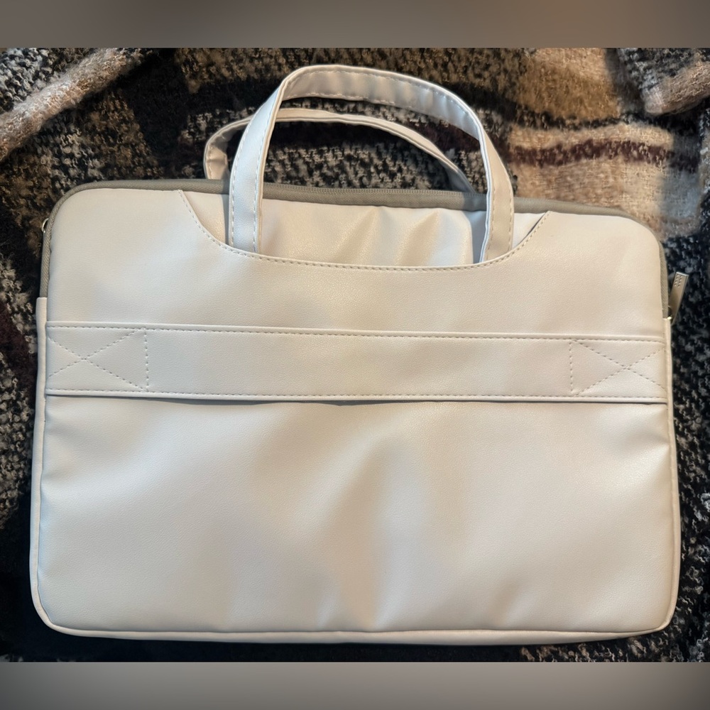 NWOT Hello Kitty laptop Case - Picture 2 of 3